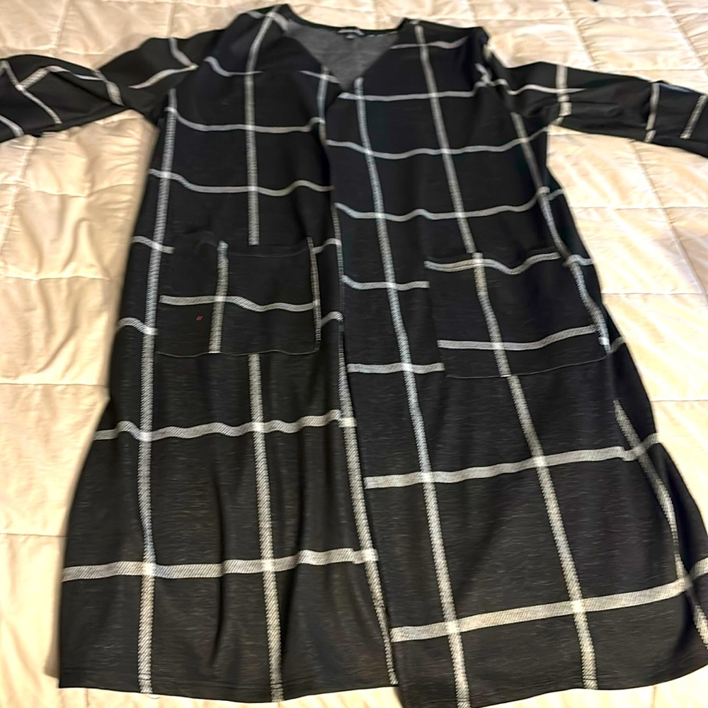 Woman’s 3/4 dress black white plaid